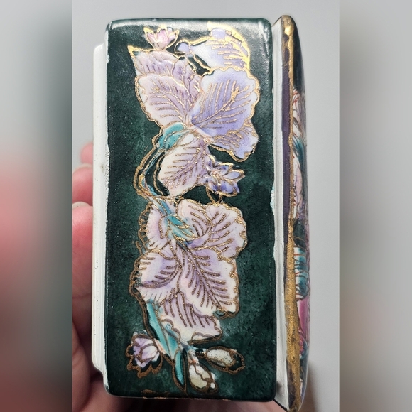 Vintage Porcelain Hand Painted Gold Trim Green Chinese Decorative Trinket Box - Picture 3 of 12